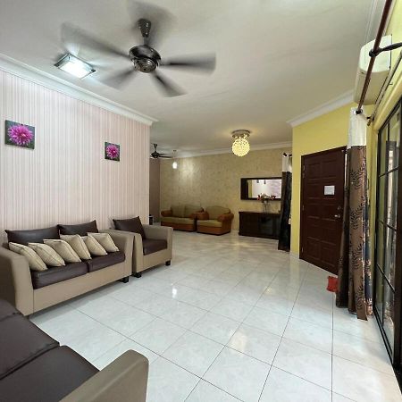 Rini Utama Homestay Skudai Extérieur photo