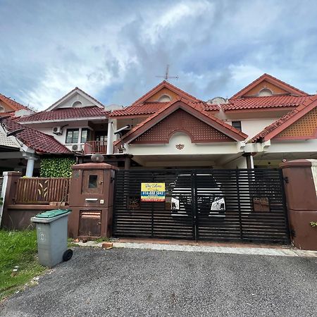 Rini Utama Homestay Skudai Extérieur photo