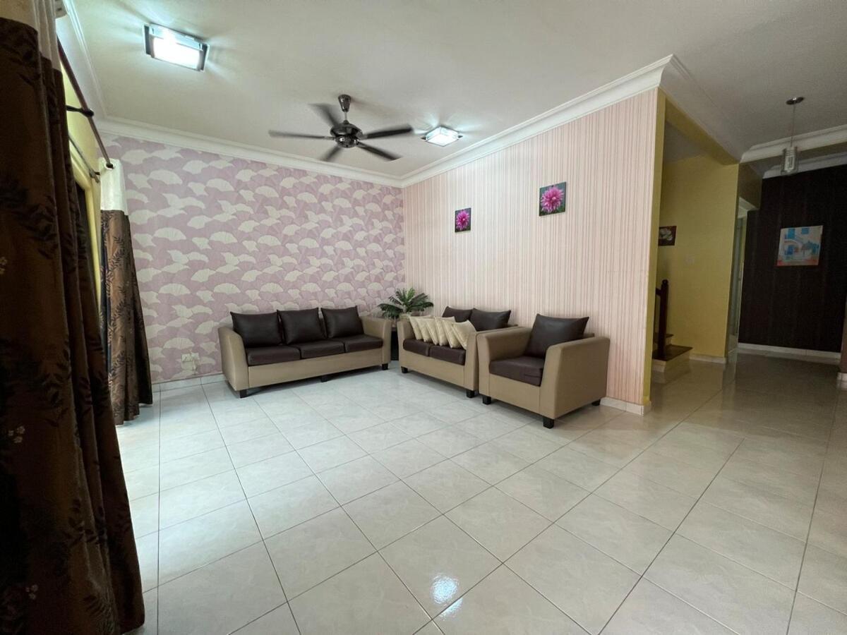 Rini Utama Homestay Skudai Extérieur photo