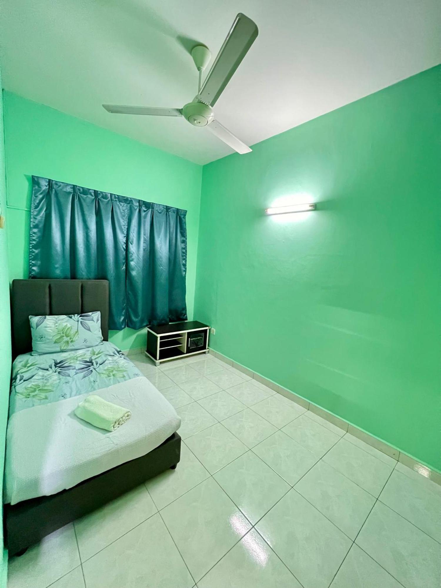 Rini Utama Homestay Skudai Extérieur photo